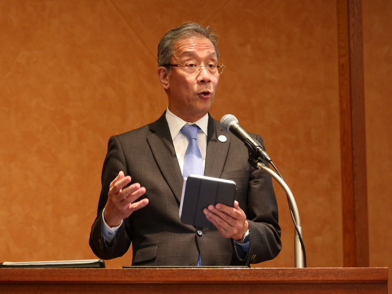 主催者挨拶:藤井輝夫総長
